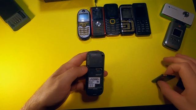 Распаковка Старых Телефонов 2000-х - RetroTech смотреть онлайн