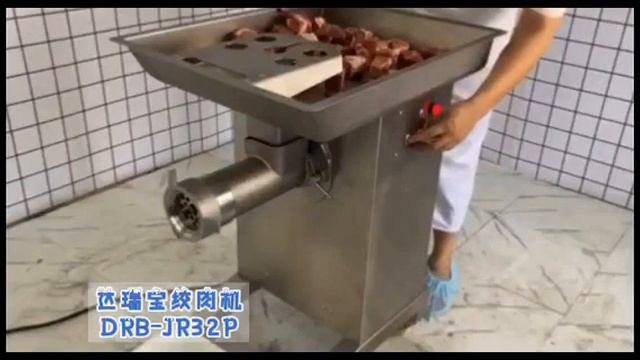 Видео работы волчка профессиональных мясорубок DRB-JR320 - измельчение мяса в фарш смотреть онлайн
