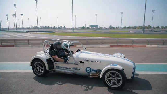 Yas Marina Circuit | #AlwaysOn New Season смотреть онлайн