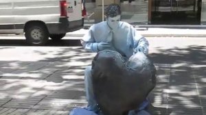Уличные артисты в Барселоне на улице La Rambla.