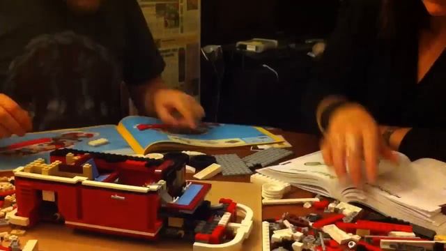 Assembling The LEGO Volkswagen T1 Camper Van смотреть онлайн