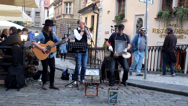 КРУТОЙ МУЗЫКАЛЬНЫЙ ЗАМЕС, КАРЛОВ МОСТ ► Уличные Музыканты Чехия смотреть онлайн