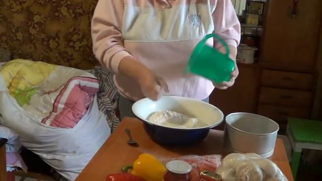 VLOG:сходила в магазин скупилась/пеку пиццу смотреть онлайн