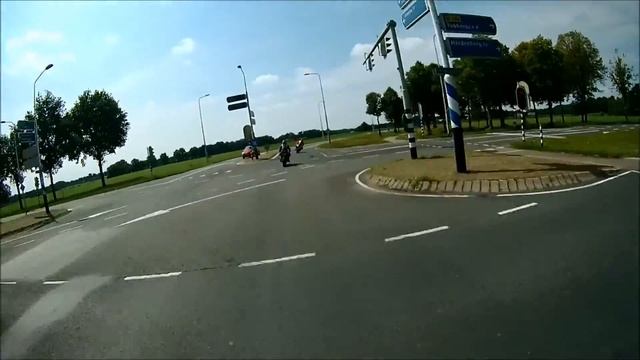 Yamah R1, FZR1000 and Honda 900RR смотреть онлайн