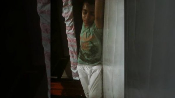 Broma a mi hermano menor