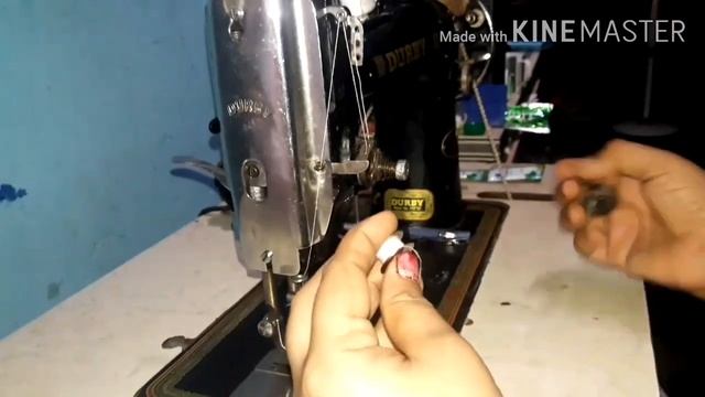 How to put thread on sewing machine смотреть онлайн