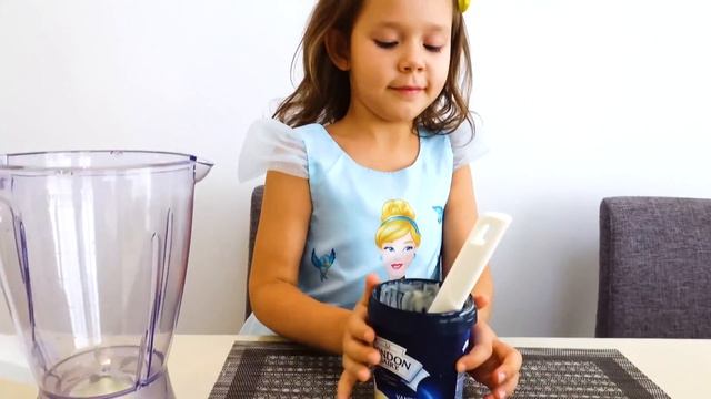 Дана и мама готовят мороженое смотреть онлайн