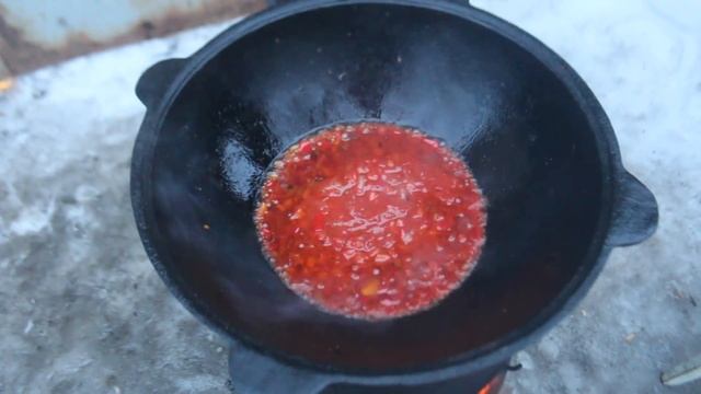 ЦЫПЛЯТА В ВИННОМ СОУСЕ В КАЗАНЕ НА КОСТРЕ ???? смотреть онлайн