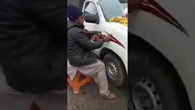 Pasting Sticker on HILUX SINGLE CAB смотреть онлайн