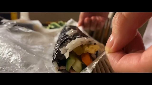 Готовим Кимбаб, Миёккук, Токпокки смотреть онлайн