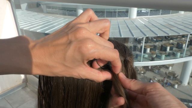 Застряли дома? Пробор с перекидами и косы пузырьки // Stuck at home? Go bubble braiding. смотреть онлайн