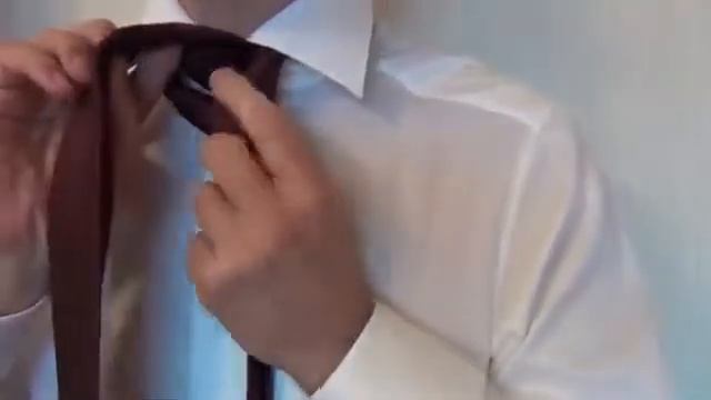 Узел 'Виндзор' Как завязать галстук Node 'Windsor' How to tie a tie смотреть онлайн