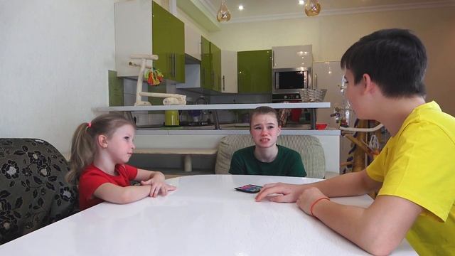 Говорим только правду – младшая сестра против старшего брата и сестры смотреть онлайн