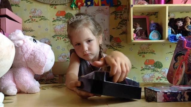 Айфон или косметика? 😱. Косметика монстр хай. Тени монстр хай смотреть онлайн