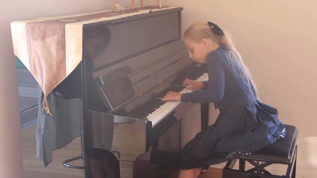 Henle Wettbewerb 2018 - Elina Baron - 1. Platz (AG II) смотреть онлайн