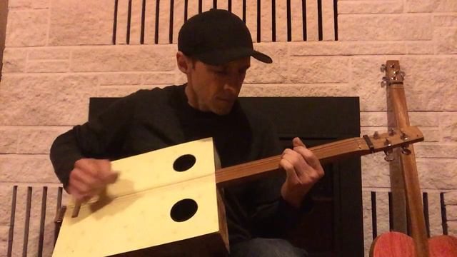 Misirlou - Dick Dale cover on a homemade guitar смотреть онлайн