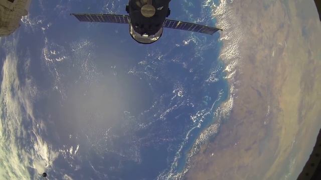 Пролетаем над Большим Барьерным Рифом (вид из космоса) смотреть онлайн