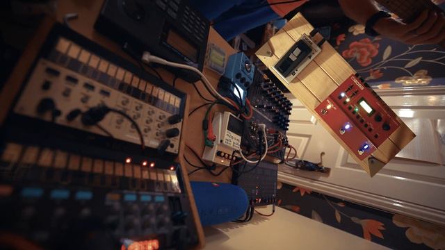 Turn Off the TV Set - Boss RC-500, Boss DR-550, Korg Volca, Uno Synth, Zoom MS-70CDR, Boss TE-2 Jam смотреть онлайн