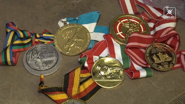 Фирменному приёму в греко-римской борьбе научил олимпийский чемпион воскресенских борцов смотреть онлайн