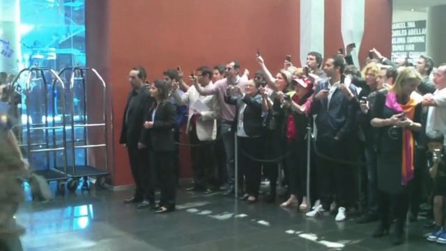 FC Barcelona arriving at the W Barcelona Hotel for a pre-game meet against Chelsea 4/24/12 смотреть онлайн