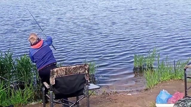Ловля на фидер/Амур 4кг!!?/Рыбалка на Десногорском водохранилище. смотреть онлайн
