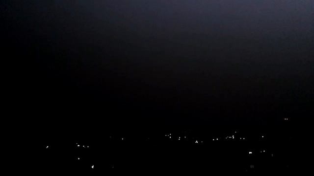 Фиолетовые молнии , ночная гроза в городе смотреть онлайн
