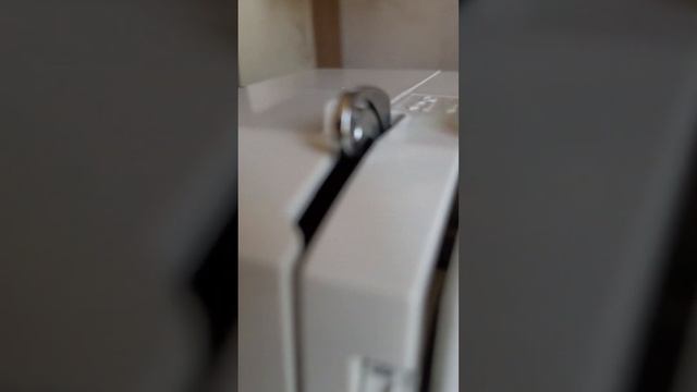 заправка нитки в челноке #janome 3112 R и как вывести нижнюю нить смотреть онлайн