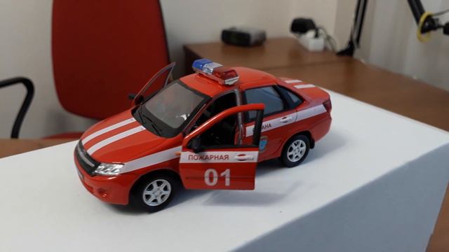 Машинка ВЕЛЛИ WELLY Лада Гранта Пожарная охрана LADA GRANTA Распаковка и обзор игрушек смотреть онлайн