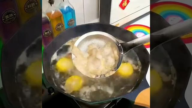 Гаджет для кухни Лайфхак ложка собираем шуму в бульоне #shorts смотреть онлайн