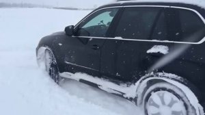 BMW X5 e70 snow test