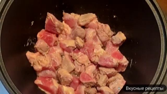 ЖАРЕНАЯ СВИНИНА С ЛУКОМ #мясо #свинина #жареноемясо смотреть онлайн