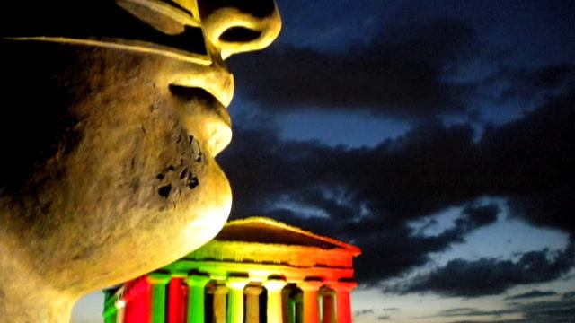 Mitoraj nella Valle dei Templi di Agrigento смотреть онлайн