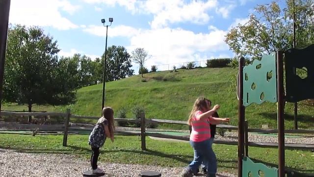 Grand Vue Park playground смотреть онлайн