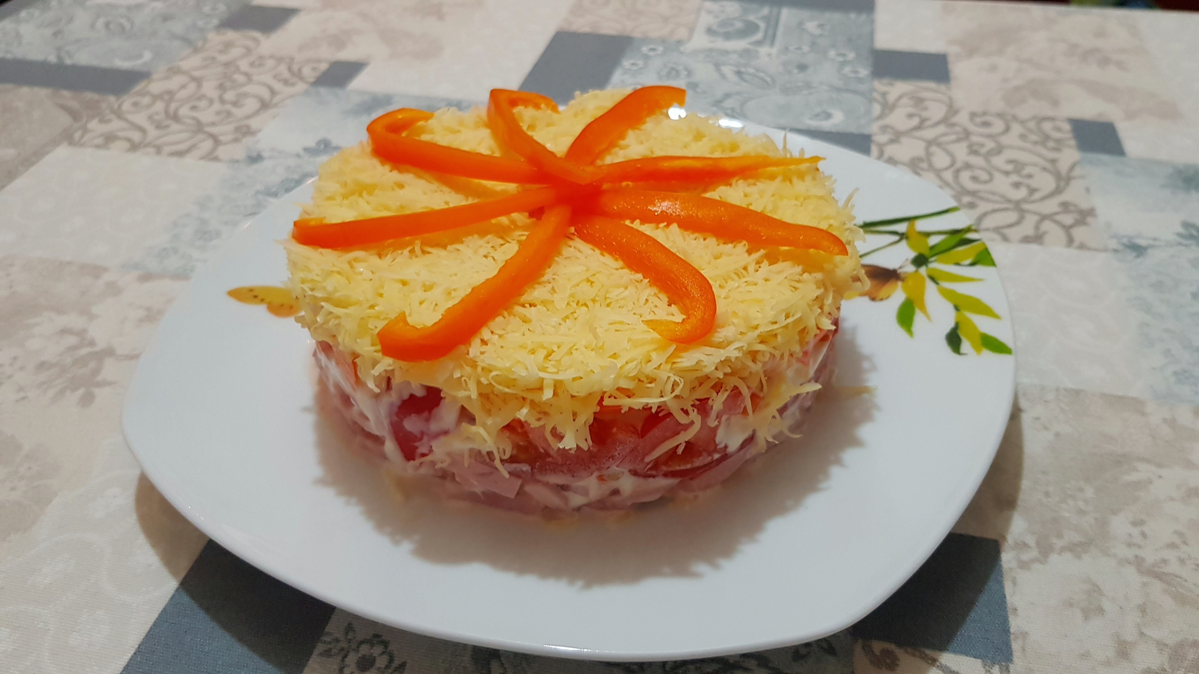 Салат "ОСЬМИНОЖКА" - с ветчиной, помидорами и болгарским перцем! смотреть онлайн