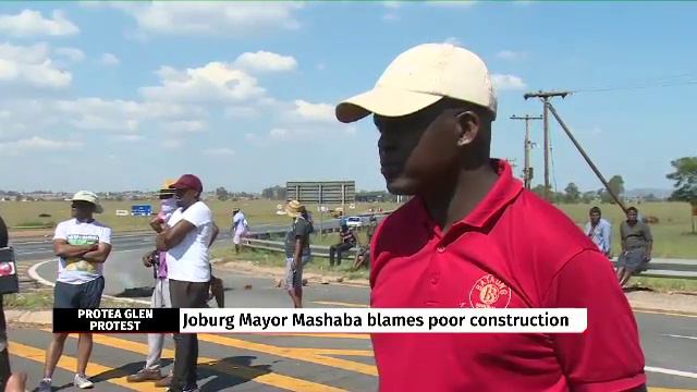 Protea Glen residents continue housing protest смотреть онлайн