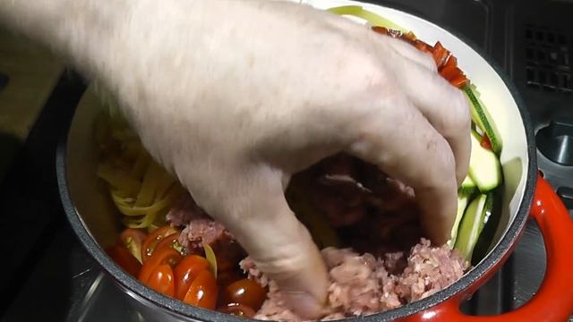 Все в одной кастрюле. Паста с овощами и фаршем. One Pot Pasta смотреть онлайн