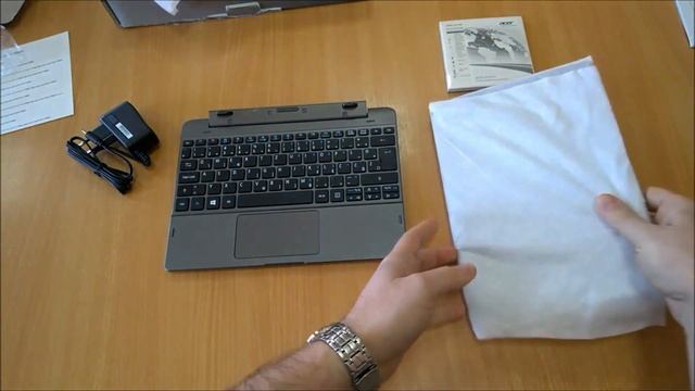 Acer Switch One 10 - SW1-011-18KU - Four for one - Windows 10 - Unboxing смотреть онлайн