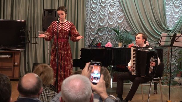 "В саду гуляла", поёт Ксения Котельникова. Белорусская народная песня. смотреть онлайн