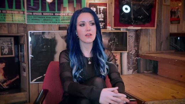 Alissa White-Gluz of Arch Enemy смотреть онлайн