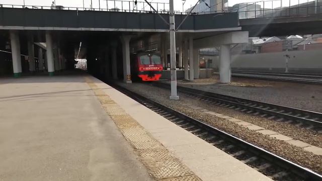 ЭД4М-029. Тигода. Улетает с Дачи Долгорукова. Ладожский вокзал. Санкт-Петербург.