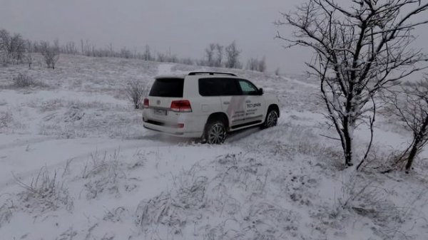 Toyota Land Cruiser 200 Тестируем в снегу и рассказываем про все электронные помощники на бездорожь