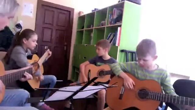 Разучиваем пьесу - уроки гитары в Школе Бардов - Киев смотреть онлайн