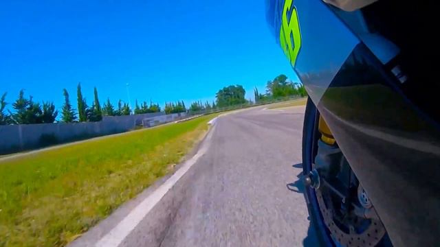 Yamaha R1M 2015 Akrapovic Pirelli Supercorsa Diablo Rosso SC1 Ant post 2 07072016 смотреть онлайн