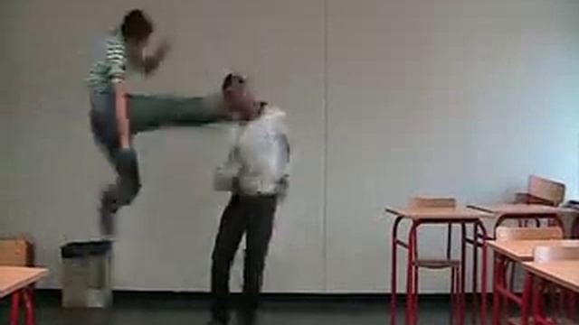 что ты выбираешь тектоник или Муай Тай =).flv смотреть онлайн