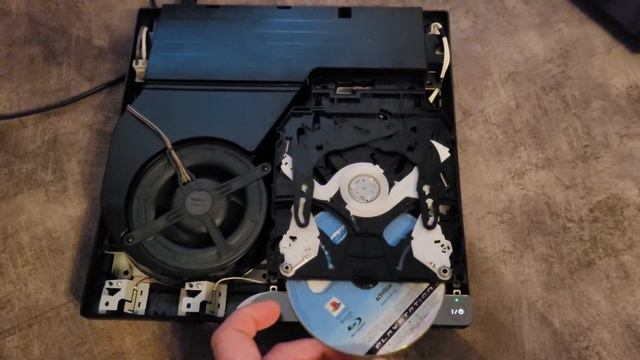PS3 не крутит диск. Что делать? смотреть онлайн