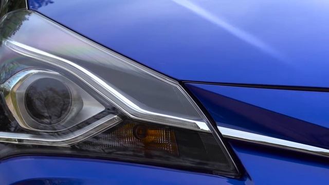 2017 Toyota Yaris Hybrid Exterior Design in Blue Trailer | AutoMotoTV смотреть онлайн
