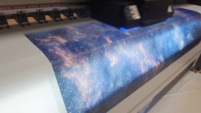 Печать на натяжных потолках. Адастра decomat.Ширина печати до 5 м без шва. смотреть онлайн