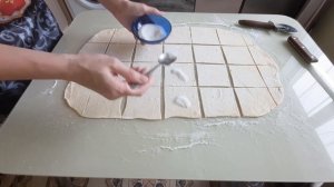 Если осталось пельменное тесто, показываю что я делаю. Вкусняшки к чаю из пельменного теста.