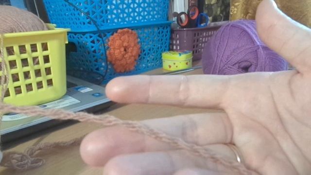 Вязание. Скручивание двух и более нитей веретеном, получение равномерного меланжа. смотреть онлайн