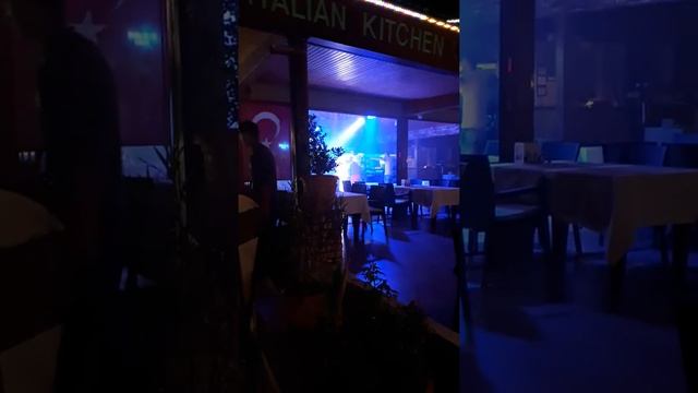 Танцы, музыка в кафе, Сиде.. смотреть онлайн